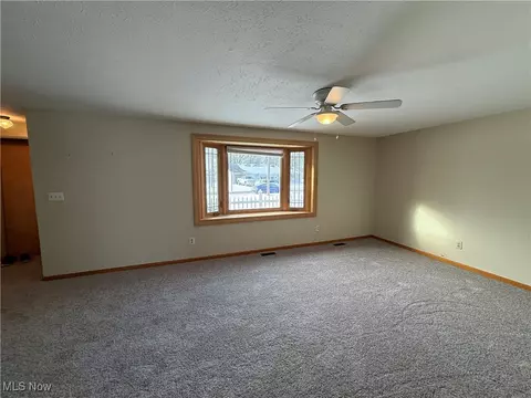 2435 Didrickson Dr, Lorain, OH 44053 photo 4