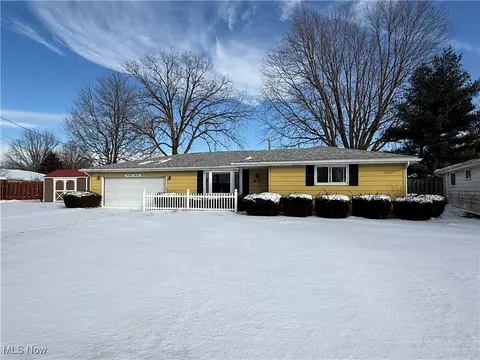 2435 Didrickson Dr, Lorain, OH 44053 photo 2