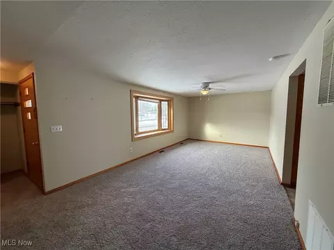 2435 Didrickson Dr, Lorain, OH 44053 photo 3