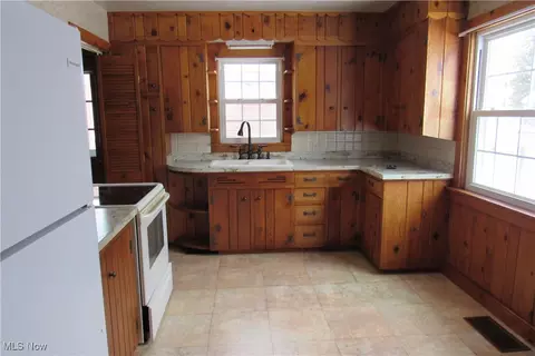 1711 E 30th St, Ashtabula, OH 44004 photo 4