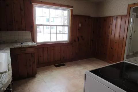 1711 E 30th St, Ashtabula, OH 44004 photo 2