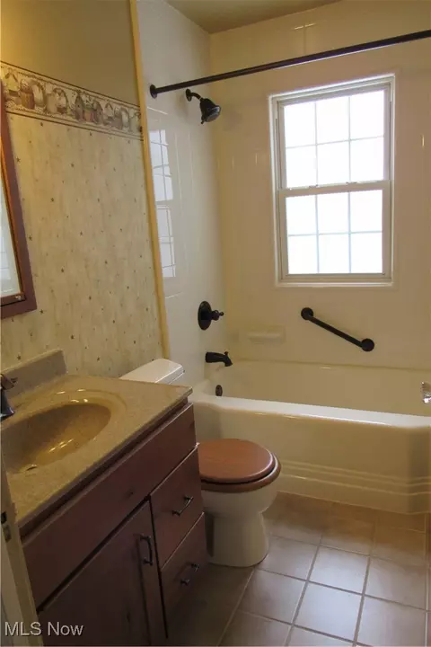 1711 E 30th St, Ashtabula, OH 44004 photo 8