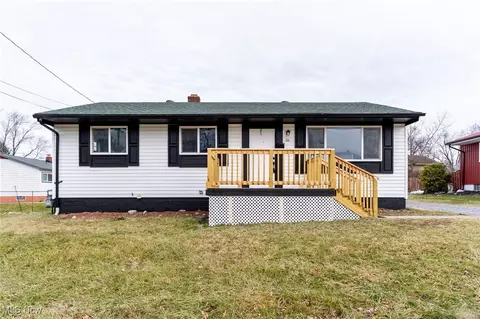 111 Bassett Ln, Youngstown, OH 44505