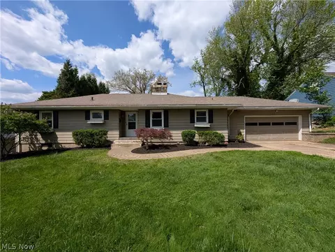 545 N Ray Dr, Zanesville, OH 43701