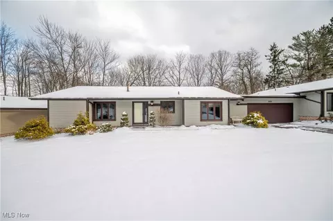 6942 Woodwalk Dr, Brecksville, OH 44141