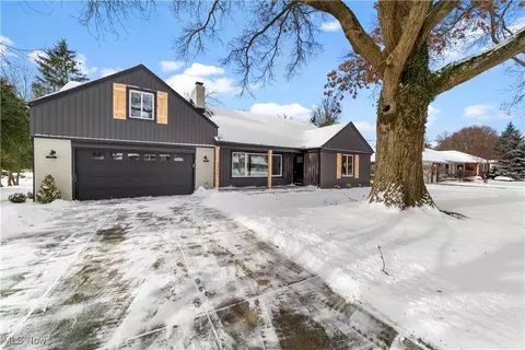 3350 Fairhill Dr, Rocky River, OH 44116