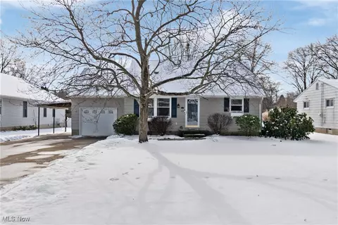 7910 Parkford St NW, Massillon, OH 44646