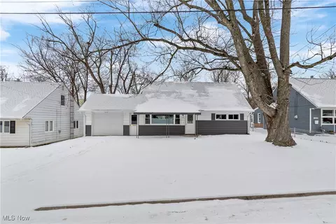 1121 41st St NW, Canton, OH 44709