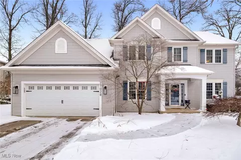 27028 Waterside Dr, Olmsted Falls, OH 44138