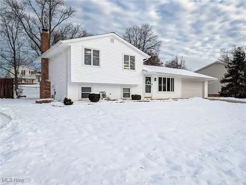 10114 Vienna Dr, Parma, OH 44130
