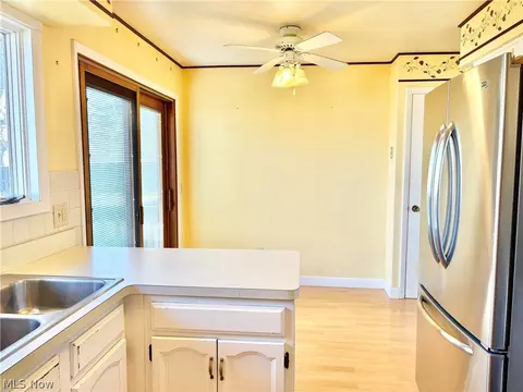 Kitchen - 145 Crestview Dr, Elyria, OH 44035 photo 5 of 5