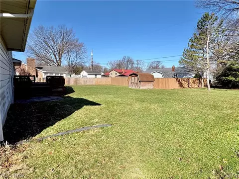 Exterior - 145 Crestview Dr, Elyria, OH 44035 photo 4 of 9