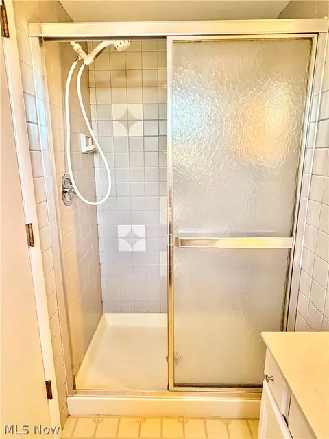 Bath - 145 Crestview Dr, Elyria, OH 44035 photo 6 of 7