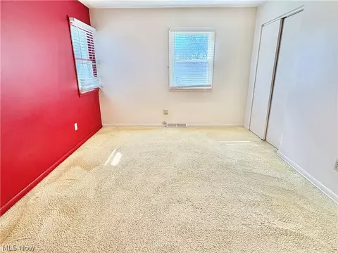 Bedroom - 145 Crestview Dr, Elyria, OH 44035 photo 4 of 5