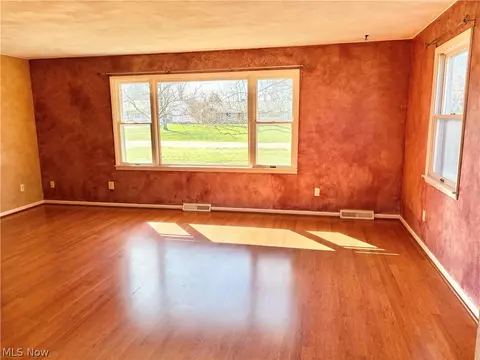 Living - 145 Crestview Dr, Elyria, OH 44035 photo 2 of 4
