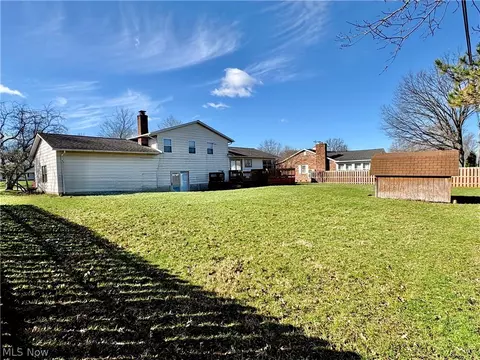 Exterior - 145 Crestview Dr, Elyria, OH 44035 photo 5 of 9