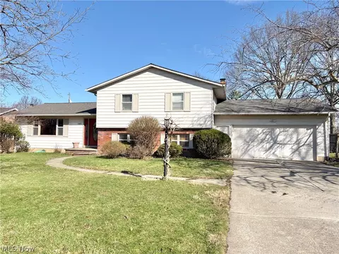 Exterior - 145 Crestview Dr, Elyria, OH 44035 photo 2 of 9