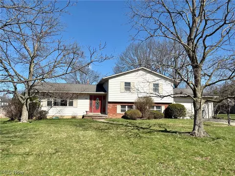 145 Crestview Dr, Elyria, OH 44035