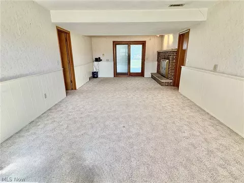 Living - 145 Crestview Dr, Elyria, OH 44035 photo 3 of 4