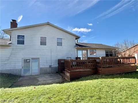 Exterior - 145 Crestview Dr, Elyria, OH 44035 photo 6 of 9