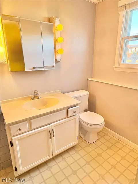 Bath - 145 Crestview Dr, Elyria, OH 44035 photo 5 of 7