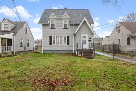 464 Meadowbrook Ave SE, Warren, OH 44483