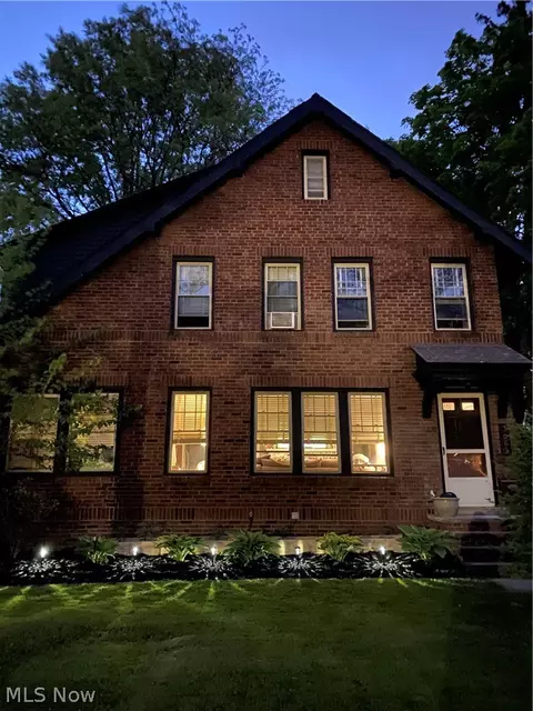 3085 Essex Rd, Cleveland Heights, OH 44118