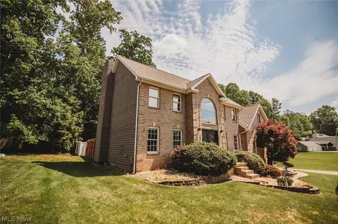 5123 Glenbrook Dr, Vienna, WV 26105