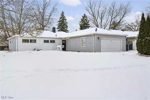 6618 Newbury Ln, Parma Heights, OH 44130