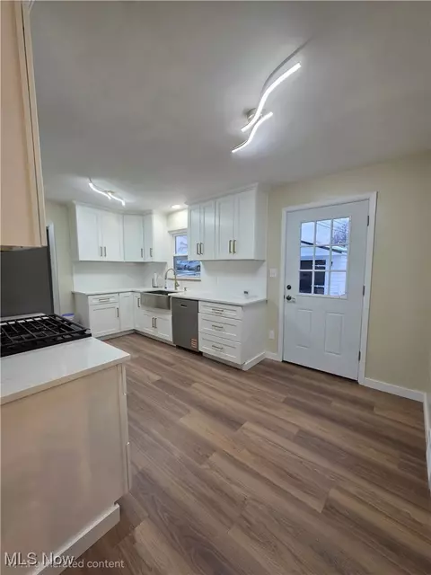 6660 State Rd, Parma, OH 44134 photo 12