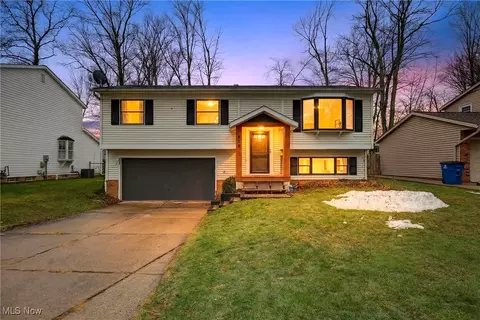 434 E Overlook Dr, Eastlake, OH 44095