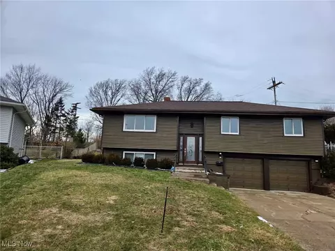 6180 Jamestown Dr, Parma, OH 44134