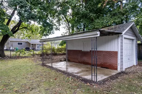 894 Sutherland Ave, Akron, OH 44314 photo 5