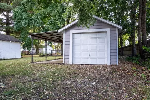 894 Sutherland Ave, Akron, OH 44314 photo 4