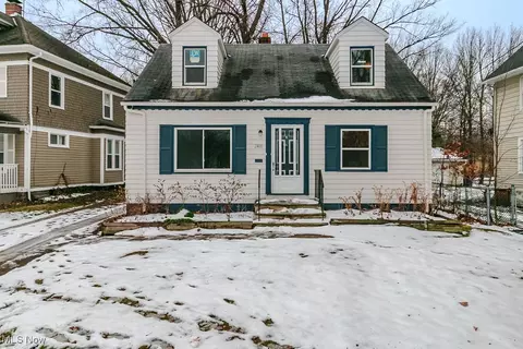 2400 Noble Rd, Cleveland Heights, OH 44121