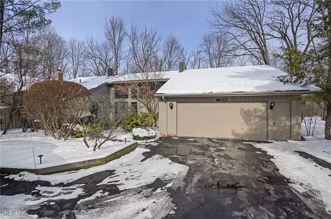 429-53 Honeysuckle Path, Aurora, OH 44202