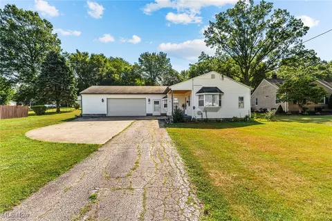 43 S Van Buren Ave, Barberton, OH 44203