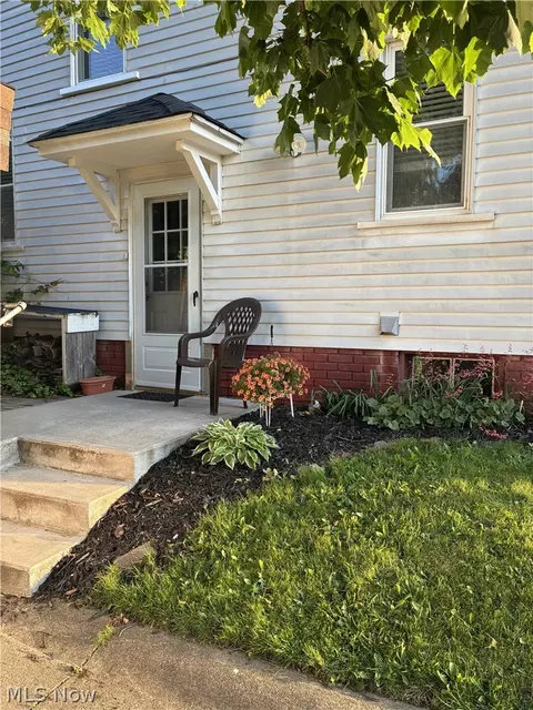 Exterior - 534 E Maple St, North Canton, OH 44720 photo 2 of 6
