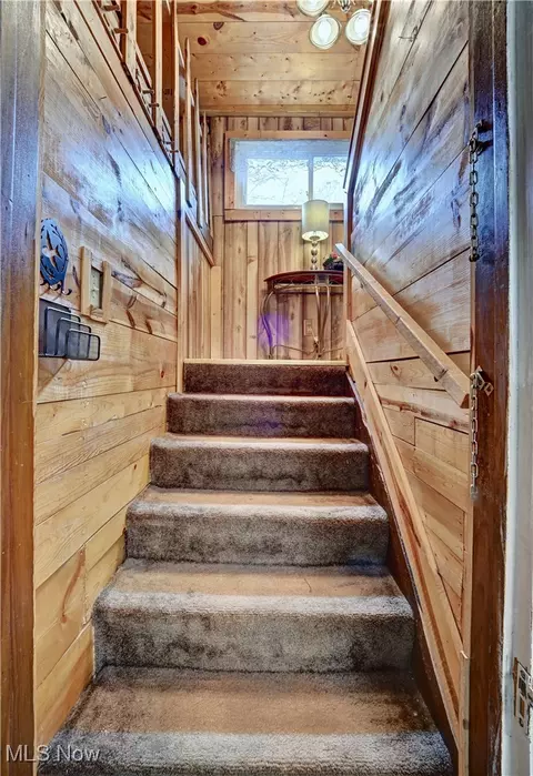 Entry Way - 534 E Maple St, North Canton, OH 44720 photo 4 of 6