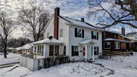 534 E Maple St, North Canton, OH 44720