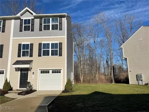 748 Pine Spring Dr, Painesville, OH 44077
