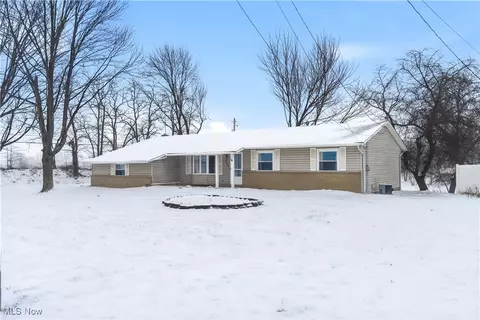 3212 Foxmoor St NE, Hartville, OH 44632