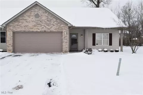 1052 Villa Pl, Girard, OH 44420
