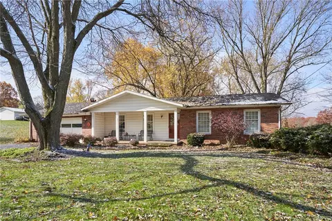2220 Ritz Manor Dr, Uniontown, OH 44685