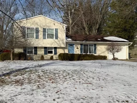 8241 Longview Dr NE, Warren, OH 44484