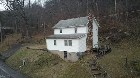 75305 Mcelhaney Rd, Freeport, OH 43973