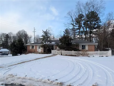 988 Kentland Dr, Mansfield, OH 44906 photo 2