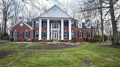 515 Woodview Trl, Aurora, OH 44202