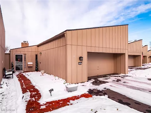 648 Tampico Ct, Berea, OH 44017