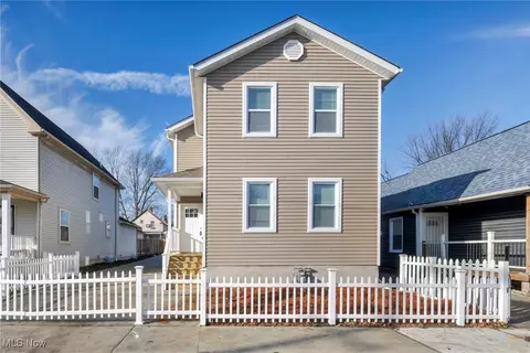 3340 W 61st St, Cleveland, OH 44102